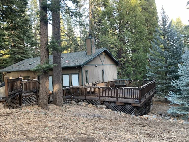 Cabin  Lake Almanor