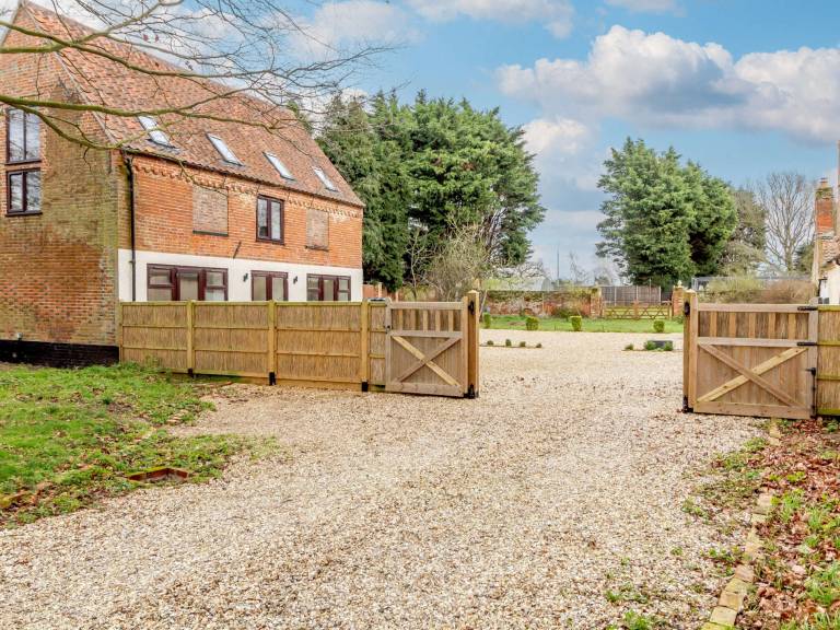 Cottage  Claxton