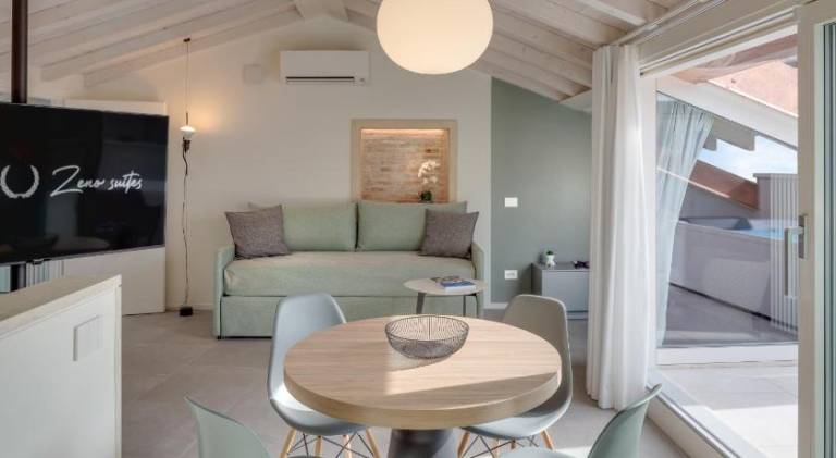 Apartment with patio & hot tub | Next to Old Castle — photo 5