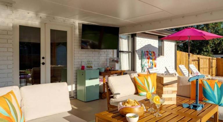 Charming vacation home with pool | Pets are welcome — photo 3