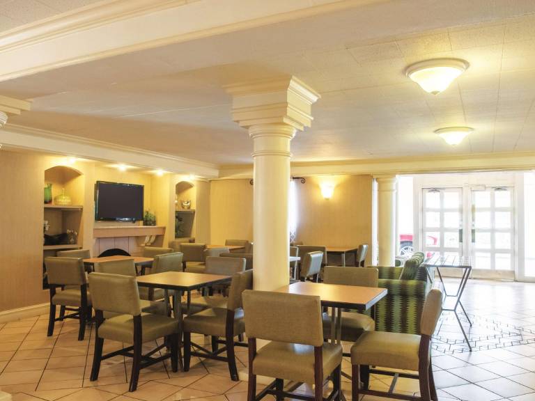 New Orleans Inn Veterans / Metairie — photo 4