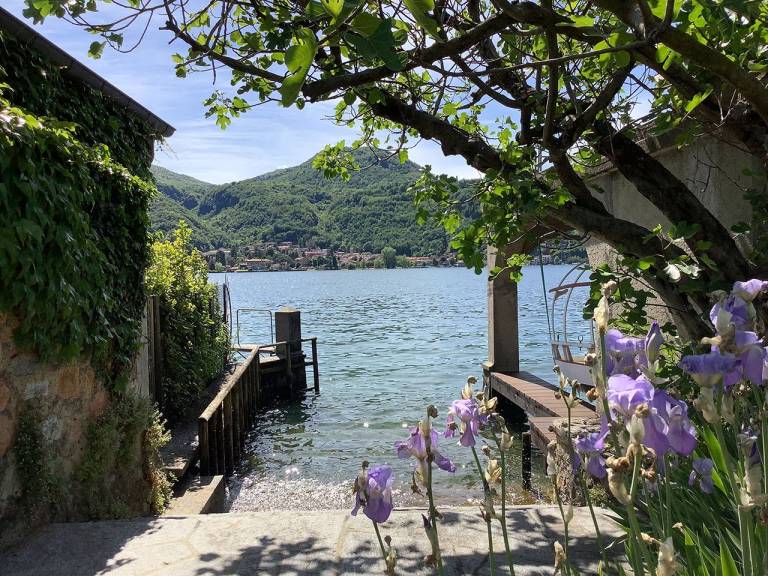3 5 Zi Ferienwohnung mit privatem Seeanstoss
