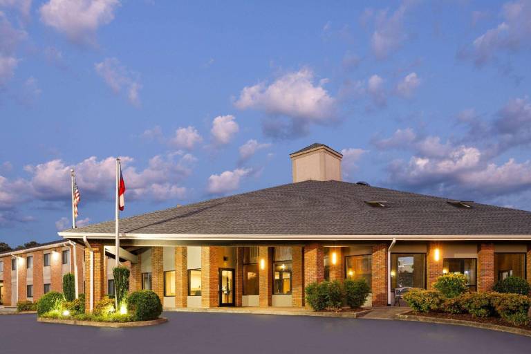 Baymont by Wyndham LaGrange — photo 3