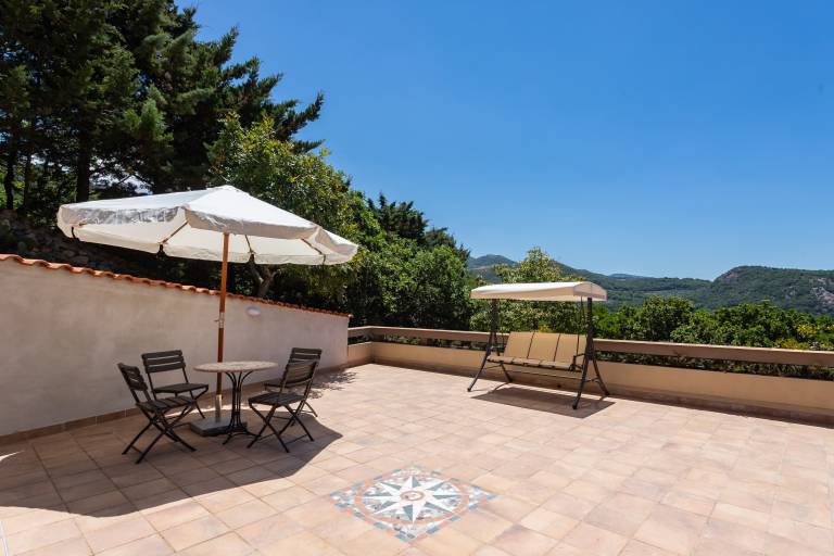 House with barbeque, terrace & garden | Garden view — photo 2
