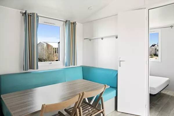 Mobile home with BBQ, garden & pool | Pets allowed — photo 3
