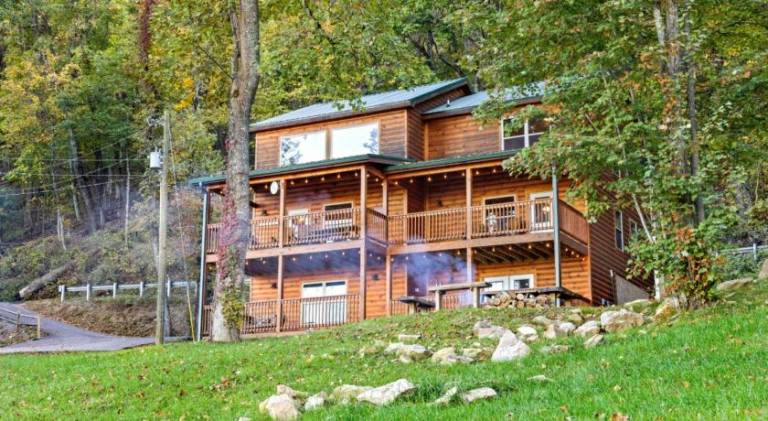 Chalet with jacuzzi & pool — photo 4