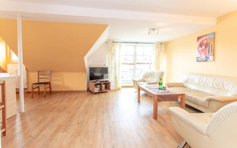Apartment with garden — photo 3