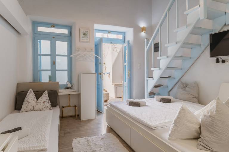 Stylish 5-bed maisonette in the heart of Mykonos Old Town! — photo 4