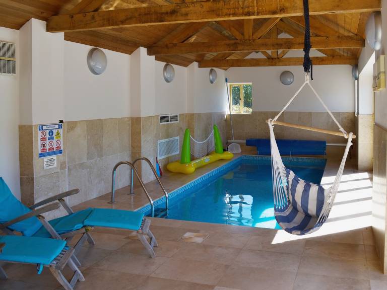 Children-friendly cottage with private pool, barbecue & yard | Pets allowed — photo 2