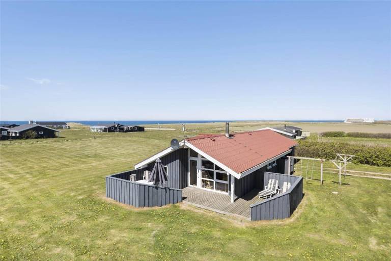 Vacation home with terrace, jacuzzi & barbeque | Sea view | Next to the beach | Pets allowed in Lokken