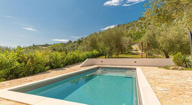 Vacation home with pool | Pets are welcome — photo 3