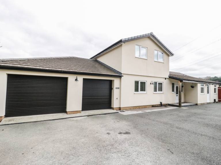 Cottage with jacuzzi & garden in Conwy