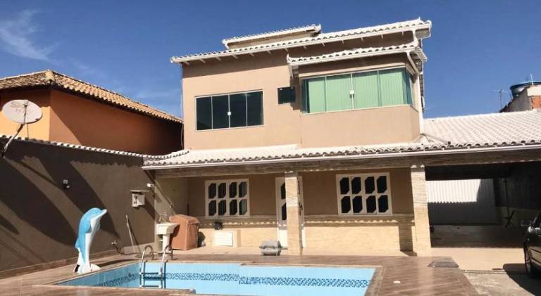 Vacation home with pool & hot tub | Pet-friendly in Rio das Ostras