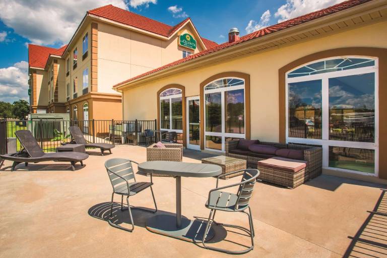 La Quinta Inn & Suites by Wyndham Russellville — photo 5