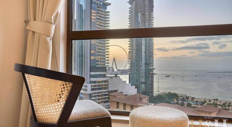 Stunning views of Dubai Sea, Dubai Eye & JBRWalk in Dubai