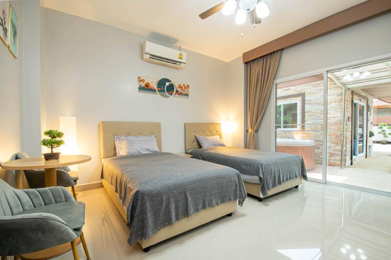 Family-oriented villa with yard, barbeque & jacuzzi | Good for workation | Pet-friendly — photo 2