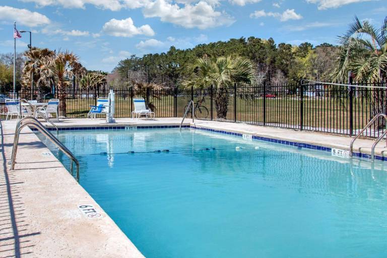Days Inn by Wyndham Savannah Gateway I-95 in Savannah, GA