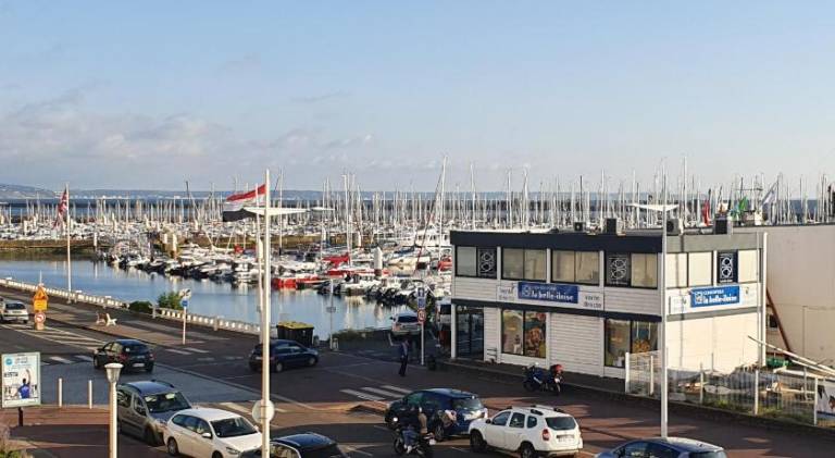 Wonderful holiday apartment with yard & patio | Next to the beach | Suitable for remote work | Dogs allowed in Le Havre