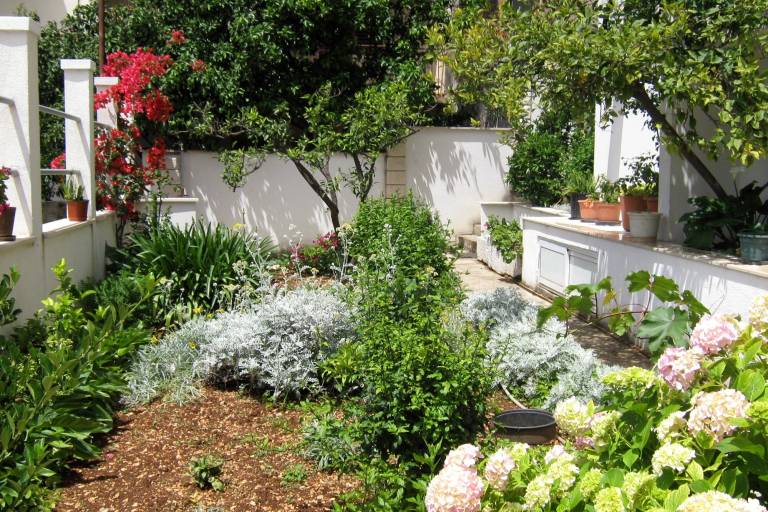 Holiday apartment with terrace & barbeque | Sea view | Beach nearby | Pet-friendly in Tucepi