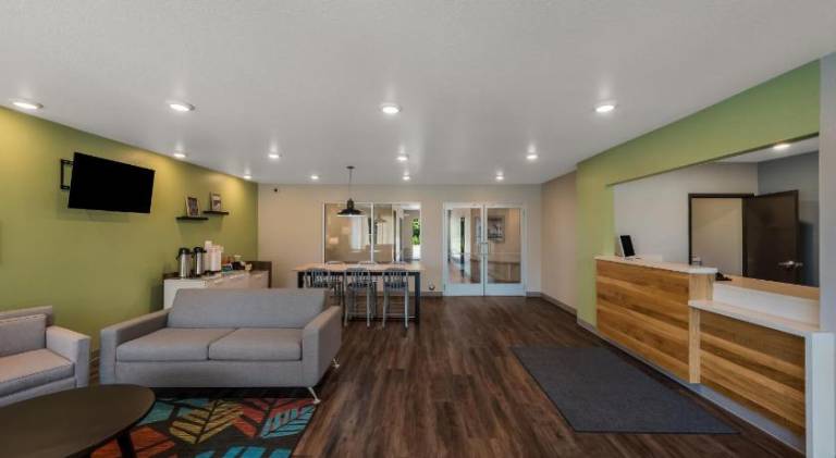 WoodSpring Suites West Palm Beach — photo 4