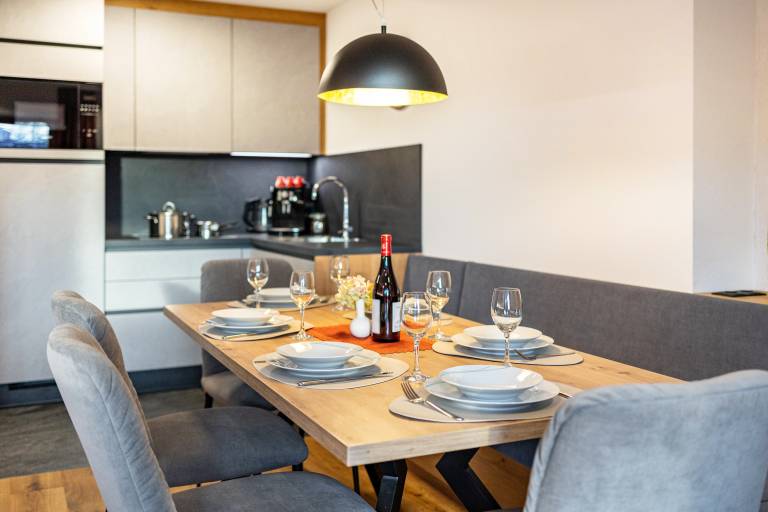 Family-oriented beautiful apartment with yard, patio & fast internet | Mountain view | Perfect for remote work | Dogs allowed — photo 2