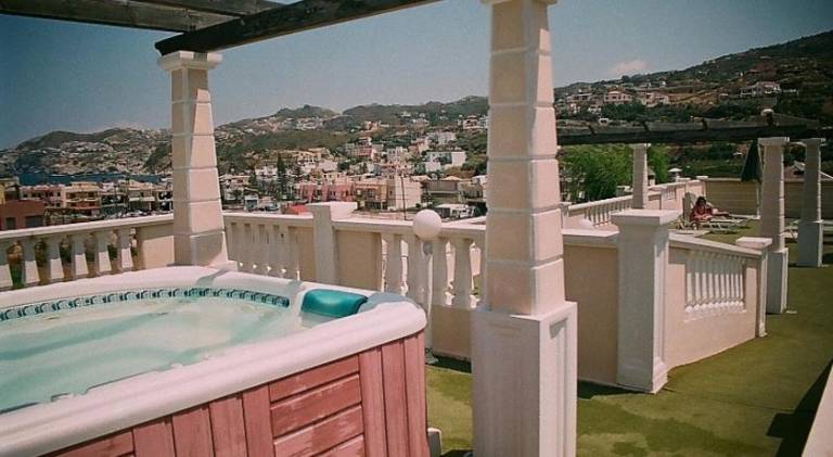 Serviced apartment with pool, hot tub & patio | Close to the beach | Pets allowed — photo 4