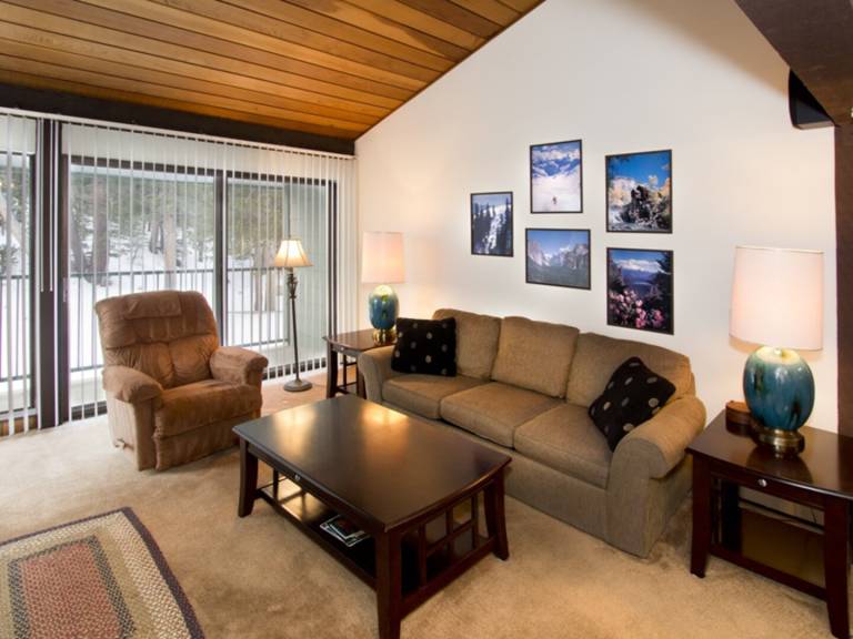Child-friendly wonderful condo with private pool | Ski nearby | Dogs allowed — photo 3