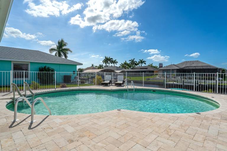 House with private pool & barbeque | River view — photo 3