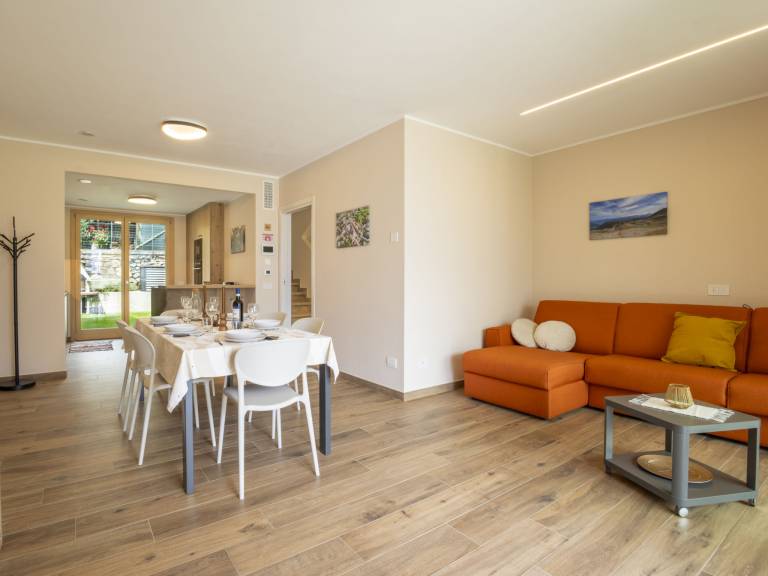 Family-friendly vacation home with patio, barbecue & yard | Mountain view | Pet-friendly — photo 3