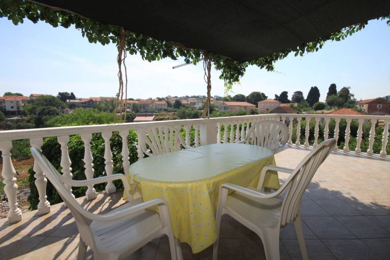 Apartma Sali