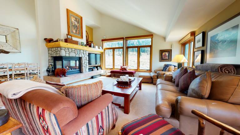 Snowcreek V 760 Pet-Friendly, Amazing Mountain Views, Private 2 Car Garage, Washer Dryer in Mammoth Lakes, CA