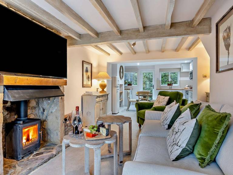 Cottage with patio & barbecue in Tewkesbury
