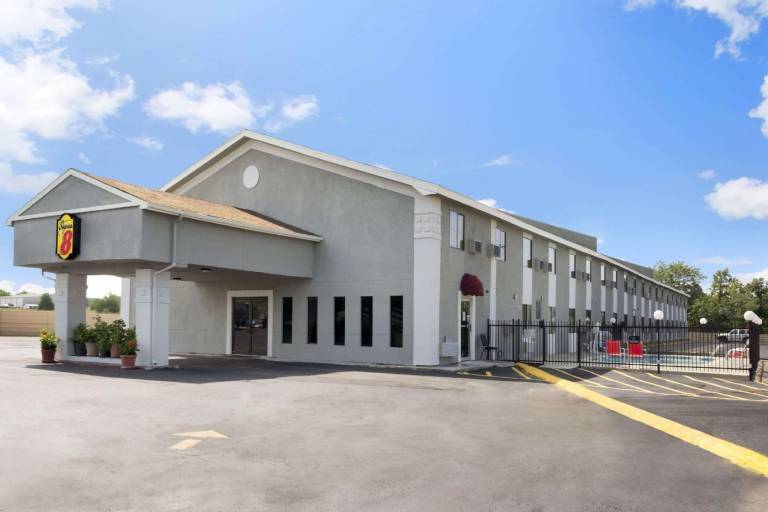 Super 8 By Wyndham Ardmore in Ardmore, OK