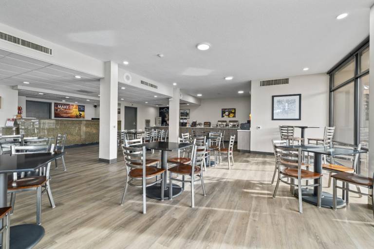 Red Lion Inn & Suites Deschutes Bend — photo 5