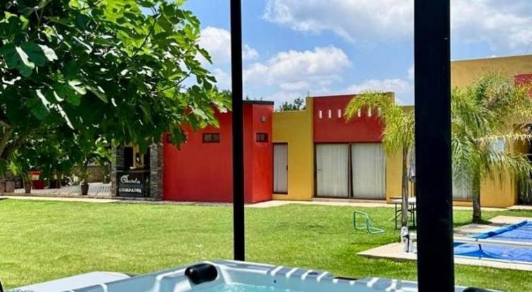 Vacation home with pool & jacuzzi — photo 2