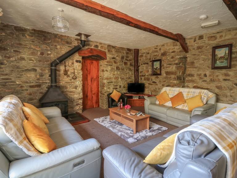 Child-friendly charming cottage with yard | Pet-friendly — photo 2