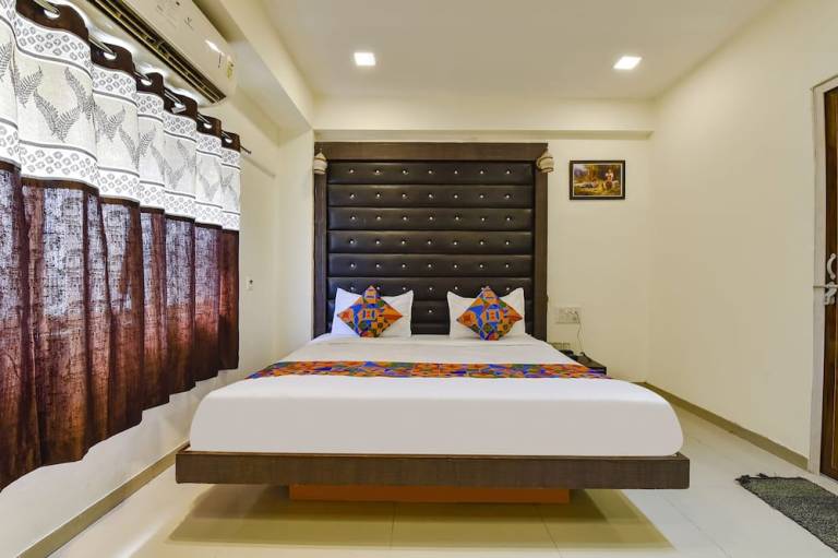 Fabhotel Crystal Inn Ii