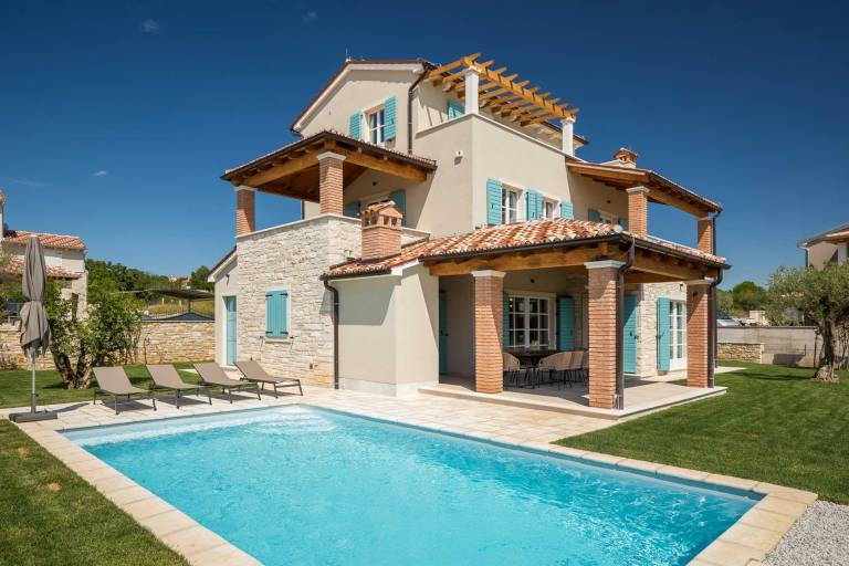 Fully equipped big villa with garden, BBQ & pool | Pool view | Pets allowed in Tar-Vabriga