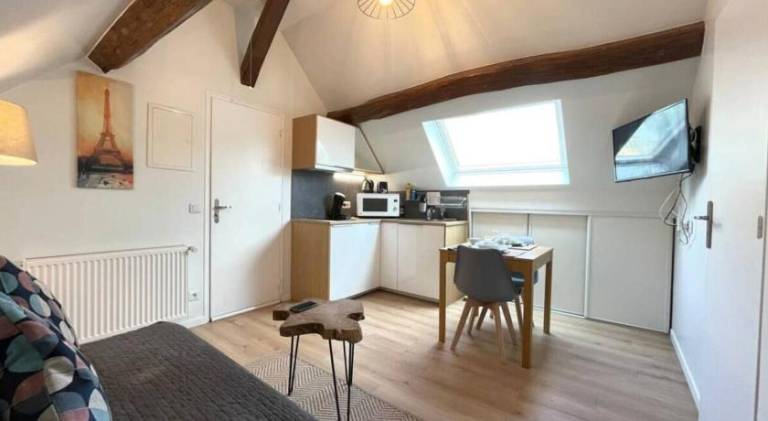 Apartment with 1 room for 3 persons in Massy