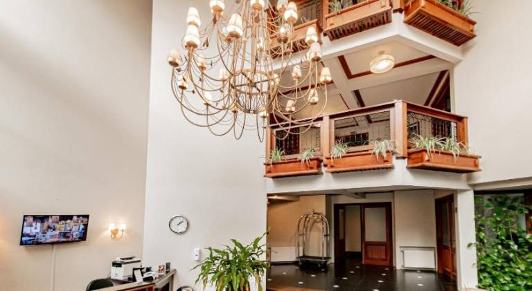 Apartment with hot tub & pool — photo 4