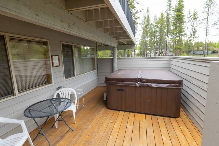 Pet Friendly, Hot Tub, Ping Pong & Foosball Table, 10 Unlimited SHARC Passes, — photo 3