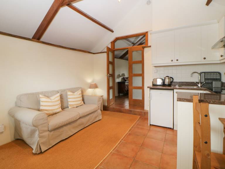 Cottage with garden — photo 5