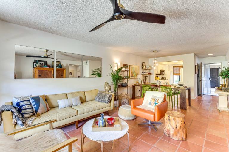 2 Mi to Dtwn Palm Springs: Mtn-View Condo w/ Pool — photo 3
