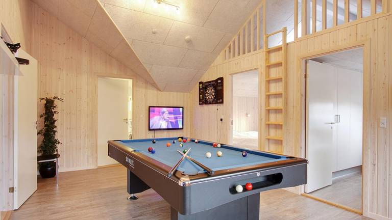 House with hot tub, garden & private pool — photo 5