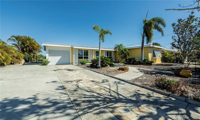 Beautiful house with terrace, BBQ & private pool | Garden view | Pets are welcome — photo 2