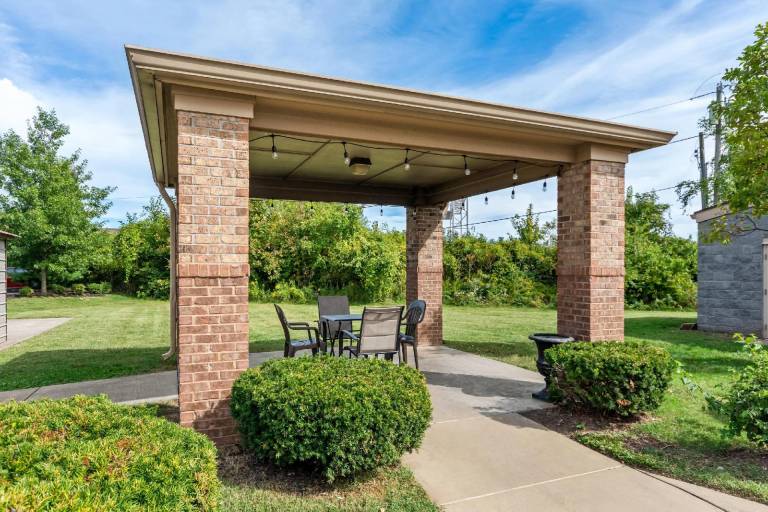 Suburban Studios Clarksville-Louisville North — photo 4