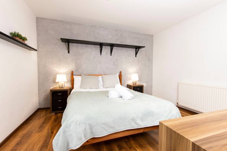 5 Guests 2 Bed House Bbq Free Parking