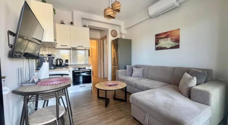 Charming holiday apartment with garden & patio | Beach nearby | Perfect for remote work | Pet-friendly in Kavala