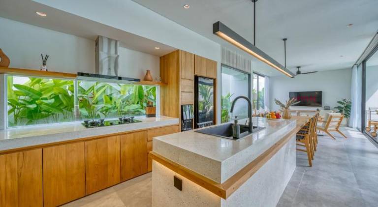 Villa with terrace, private pool & yard — photo 4