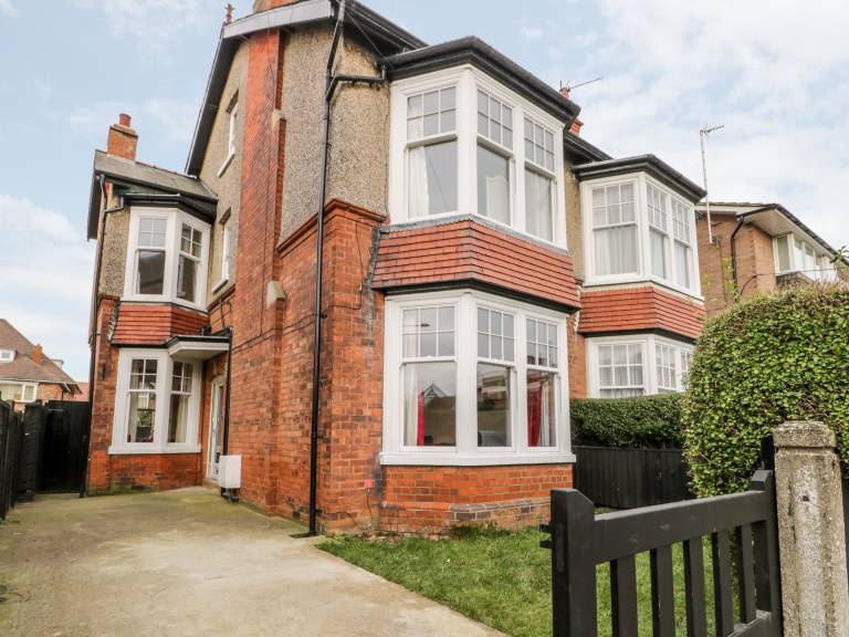 Cottage with yard | Beach view in Bridlington